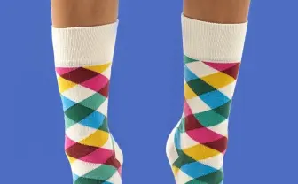 Slack柄の靴下がポップ！ 便利コミュニケーションツールを履いちゃえ