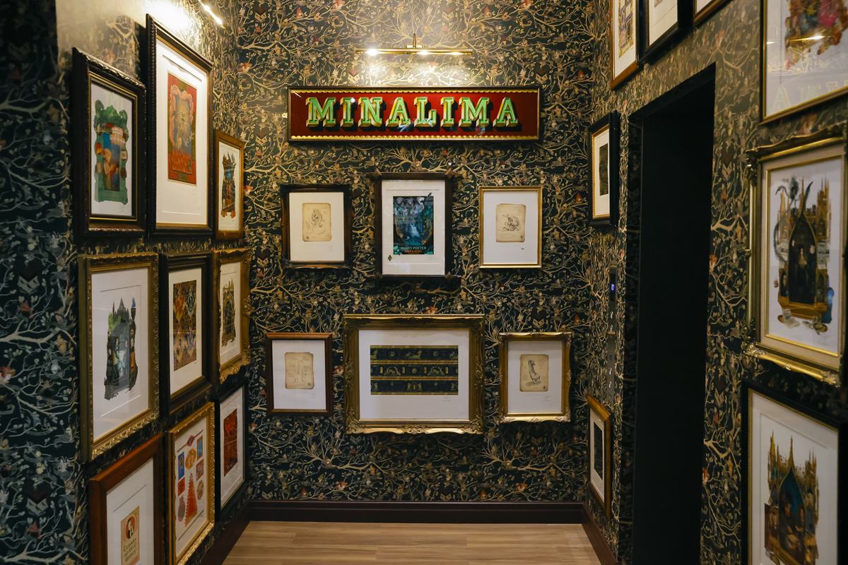 シリーズでデザインを手がけたデュオ「ミナリマ」の貴重なアートを購入できるエリア