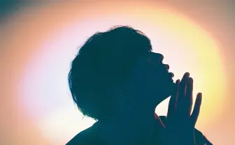 米津玄師、ネットからリアルへ。絶大な支持を誇る自称「負け犬」ミュージシャンが語った独特の世界観や歌詞とは?