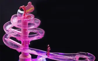 【奇天烈】ナイトプールで流しそうめん　インスタ映え狙ってみる？