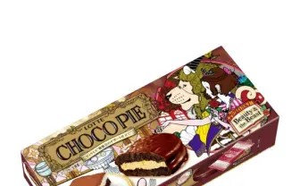 チョコパイ新商品のイラストを中村佑介が描く 『美女と野獣』の晩餐会がモチーフ