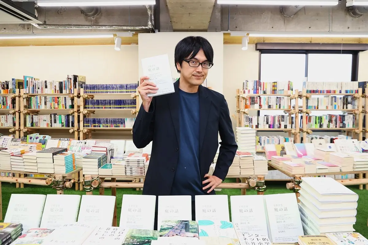 批評家 宇野常寛、書店をオープン　約6000冊を厳選して偶然の出会いを目指す