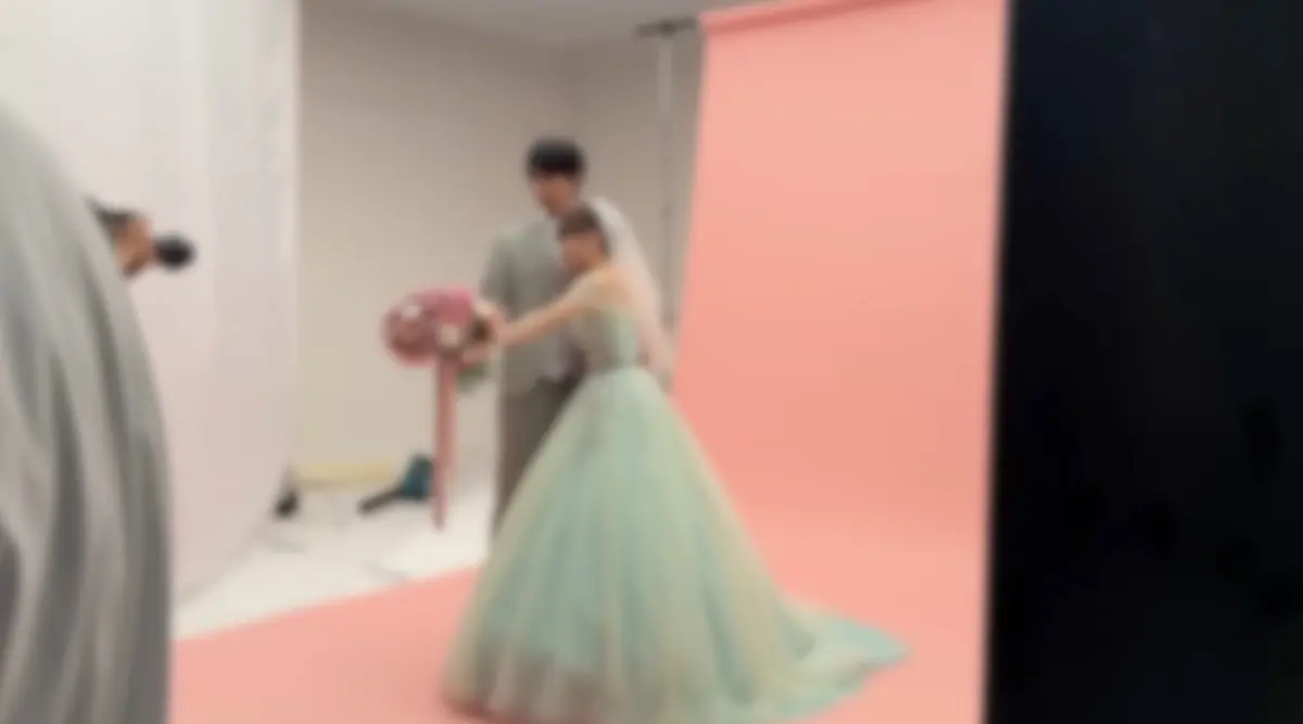 ウェディングフォト撮影風景3／画像はYouTubeより