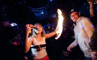 女性ラッパー あっこゴリラワンマンレポ 炎上した最後の紙芝居ラップ