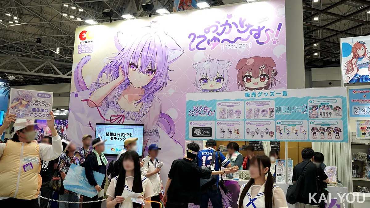 ホロライブブースの向かいに配置されたエンラーグラムブース