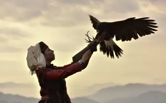 『乙嫁語り』コスプレイヤーが語る中央アジアの魅力　民族衣装の美しさとは？