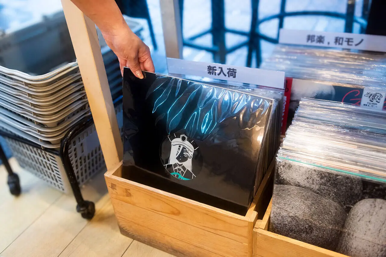 梱包はレコードのような特別仕様