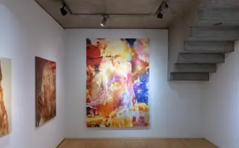 「FANZA」×「#FR2」コラボレーションギャラリーで興梠優護『Stratified』展示開始