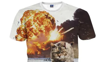 猫×宇宙!? Amazonで買えるブッ飛んだ猫Tシャツの勢いがヤバい