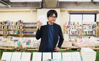 批評家 宇野常寛、書店をオープン 約6000冊を厳選して偶然の出会いを目指す