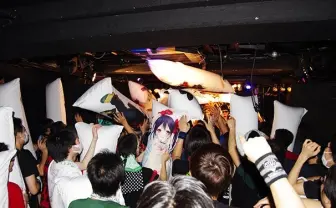 「抱枕奇祭2015」実録レポート　抱き枕が御神体となった瞬間…！