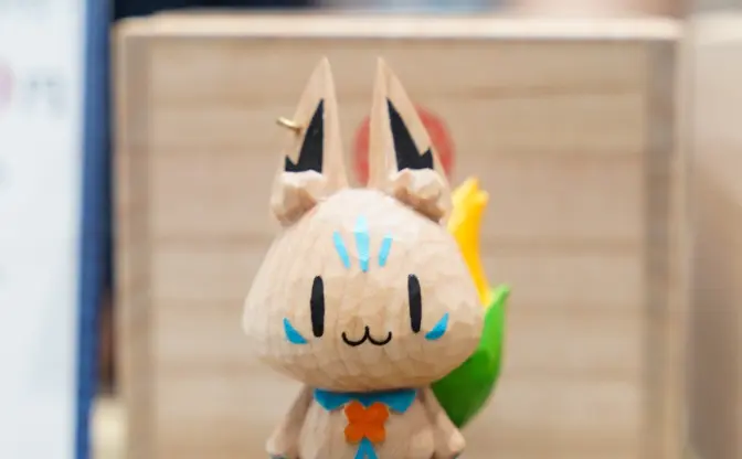コミケで“白上フブキの木彫りの置物”を発見　工芸作家こだわりの一点モノ