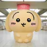 池袋駅に出現したうさぎの大きなぬいぐるみ