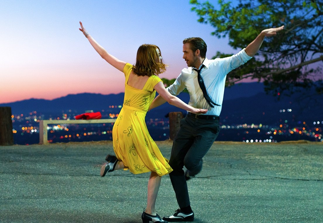 画像6: 映画『ラ・ラ・ランド』10周年でポスターが“微妙に”変更　ネタ化した主演俳優の手を修正