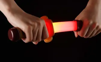 『刀剣乱舞』抜刀型ペンライトがすごい！ 17色のカラーチェンジが可能