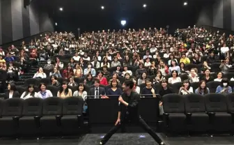 ギャップが良い! 稲垣吾郎、舞台挨拶で“はしゃぐ私”写真にファン反響「かわいい」