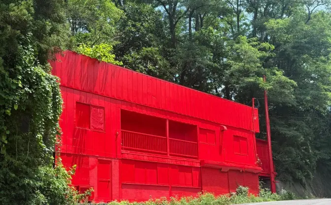 “悪夢体験“を謳う施設「REDBOX」が奇怪　私の住居と主張する「池野実」も現る