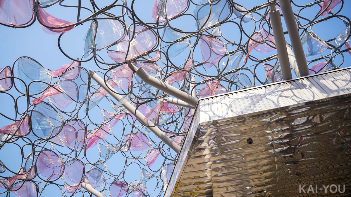 見るに時間帯や風向きによって表情が変わるファサード