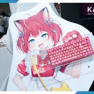 VTuber・赤見かるびさんとのコラボデバイスも。「東京ゲームショウ2025」のふもっふのおみせブースにて／写真はKAI-YOU編集部撮影