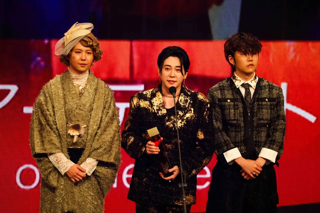 「MUSIC AWARDS JAPAN 2025」で最優秀アーティスト賞を受賞したMrs. GREEN APPLE