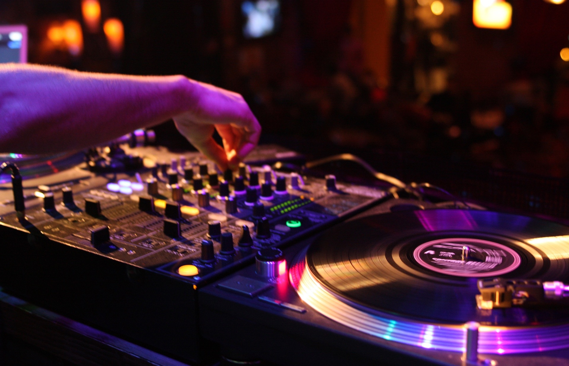 Spotifyと主要DJソフトが連携　ストリーミング音源がDJプレイで利用可能に
