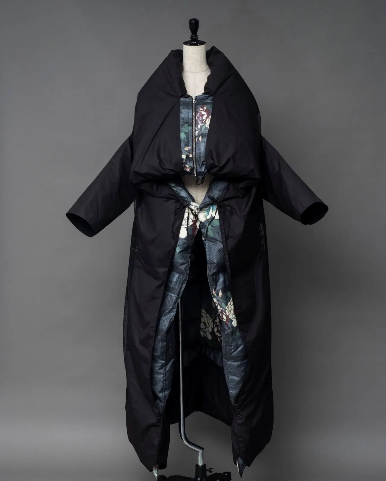 お布団ダウンジャケットの黒