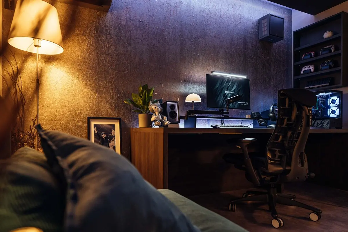 部屋をやさしく照らす間接照明