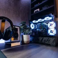 ゲームプレイに最適なデスク