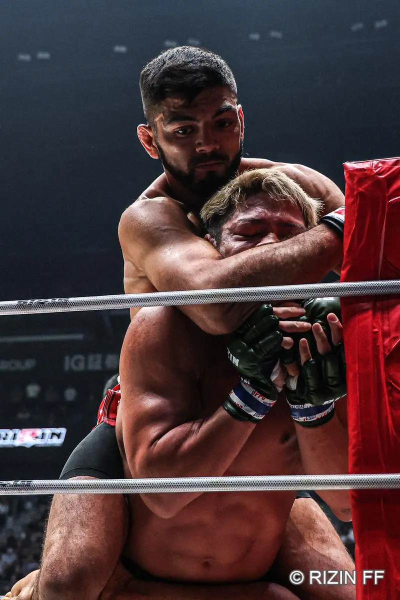 ライト級タイトルマッチ ホベルト・サトシ・ソウザ vs. 堀江圭功2