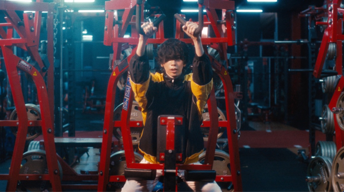 「KICK BACK」MV場面写真4