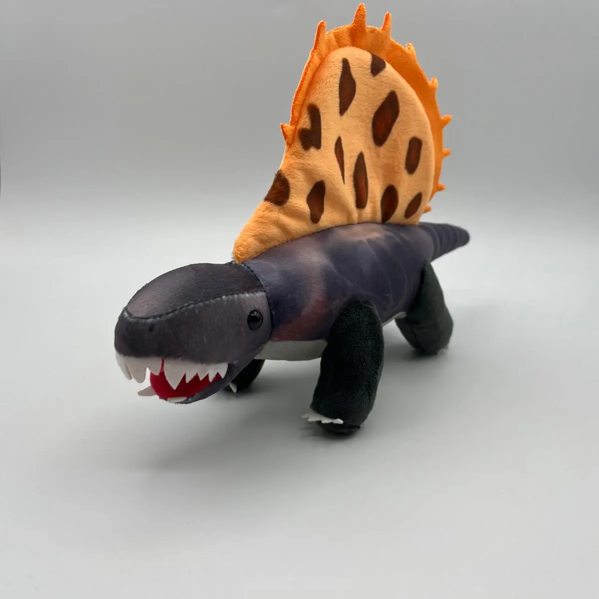 「大絶滅展」グッズ ディメトロドンぬいぐるみ