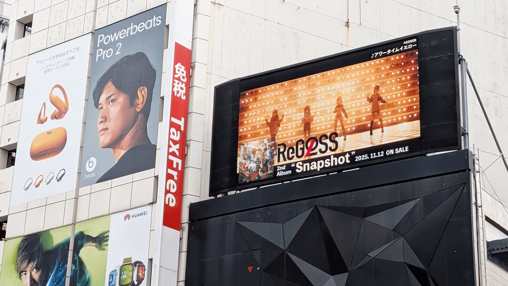 渋谷街頭ビジョンに登場したReGLOSS7