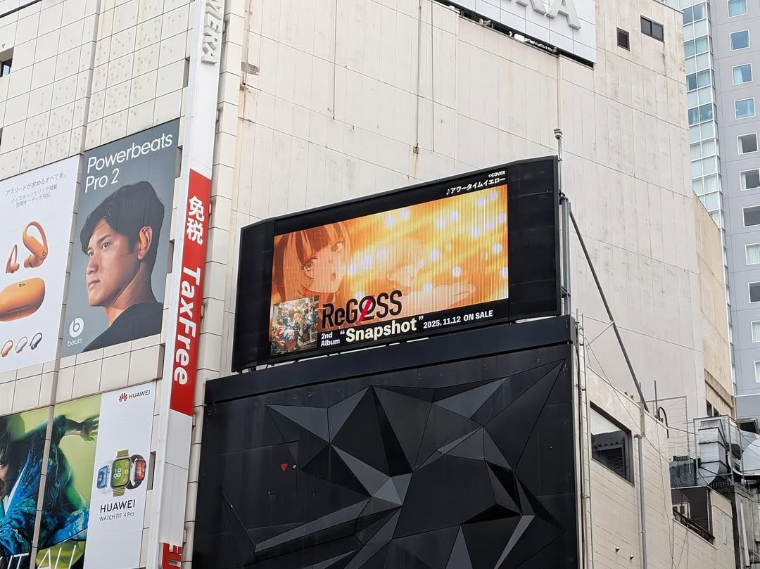 渋谷街頭ビジョンに登場したReGLOSS1
