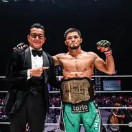 ラジャブアリ・シェイドゥラエフ選手 vs. ビクター・コレスニック選手のフェザー級タイトルマッチは、シェイドゥラエフ選手が勝利。強すぎる