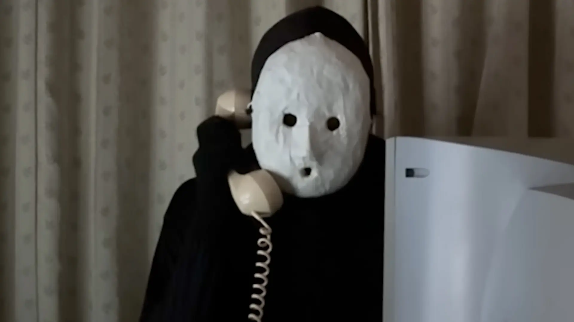 雨穴さんが公開した「【完全版】変な家（全新録）」