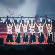 アリーナツアー千秋楽でファンに挨拶するいれいす