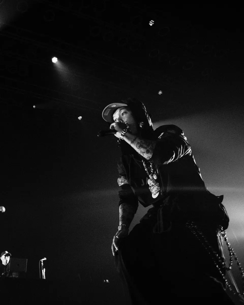 「and supported by Ploom」6