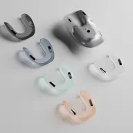 底面の磁着式ソールは着脱交換が可能。