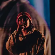 「and supported by Ploom」1