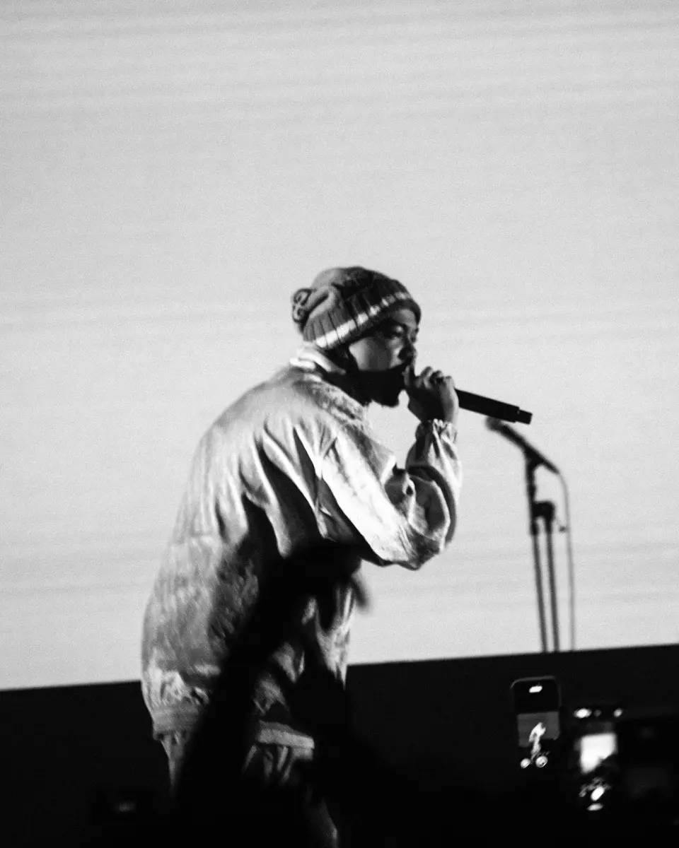 「and supported by Ploom」3