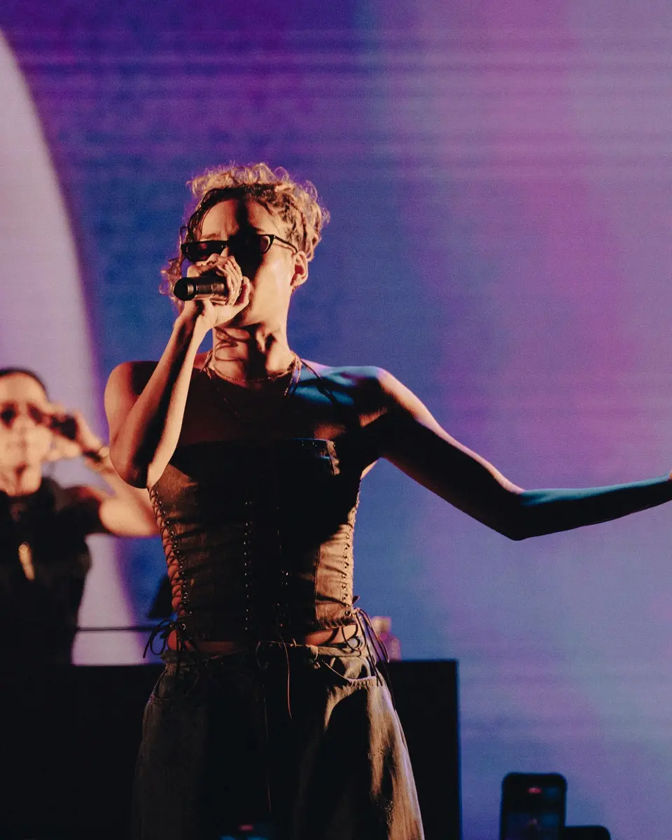 「and supported by Ploom」13