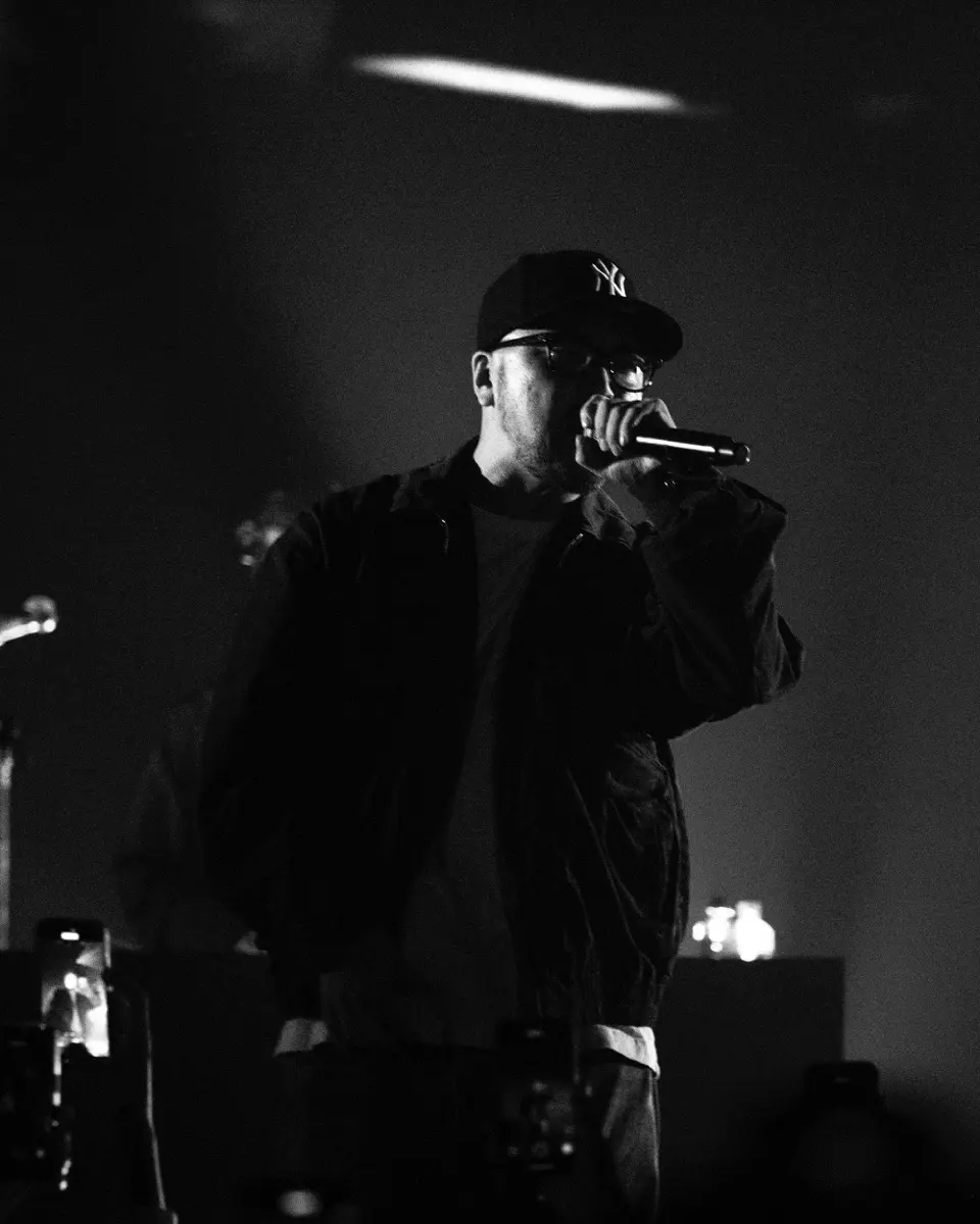 「and supported by Ploom」7