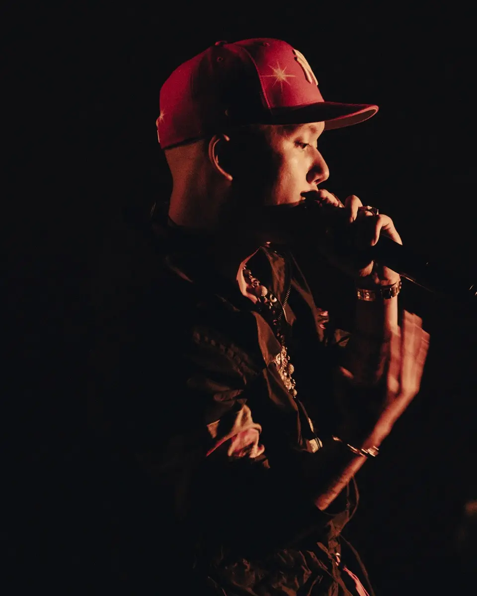 「and supported by Ploom」4