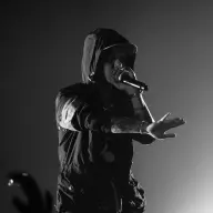 「and supported by Ploom」5