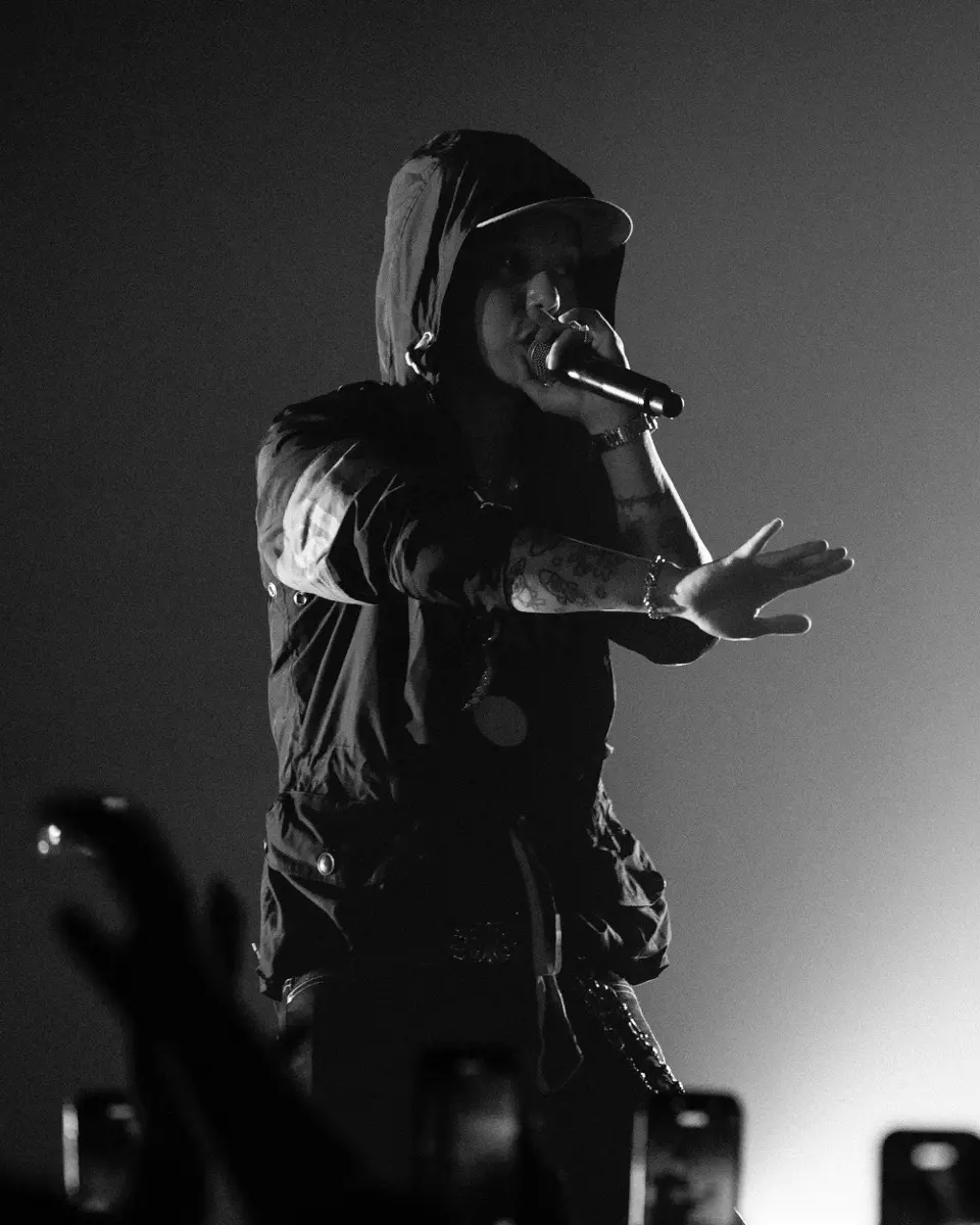 「and supported by Ploom」5