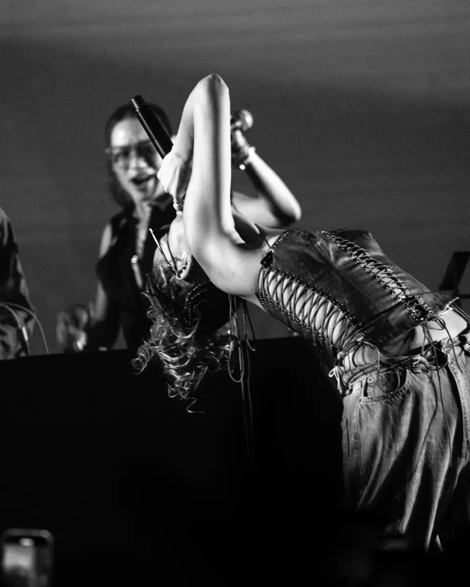 「and supported by Ploom」14