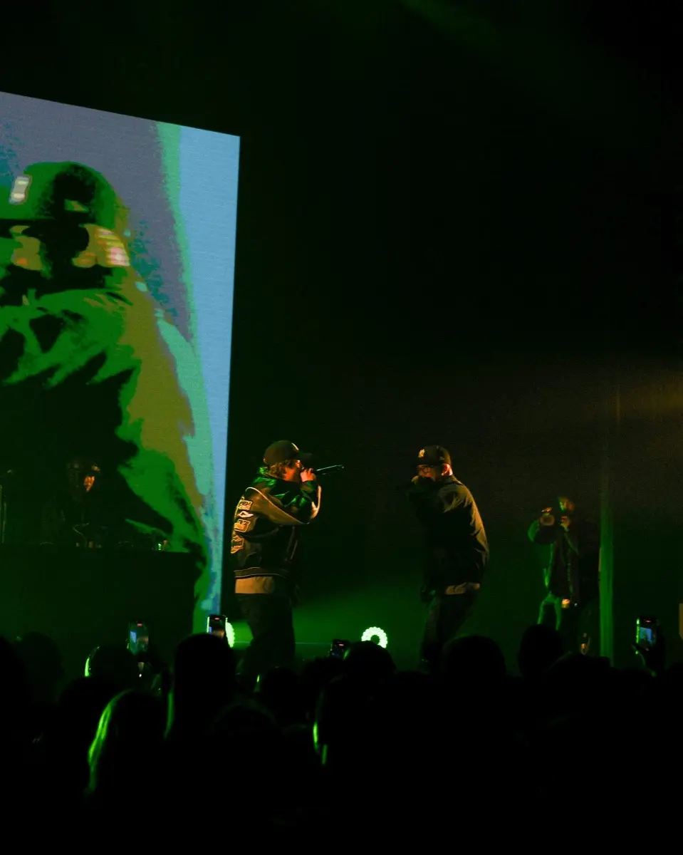 「and supported by Ploom」9