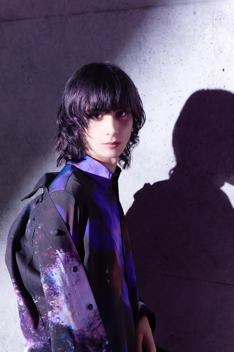 望月けいの個展「俗世」にやみえん出演 ナレーションとアパレルモデルを担当