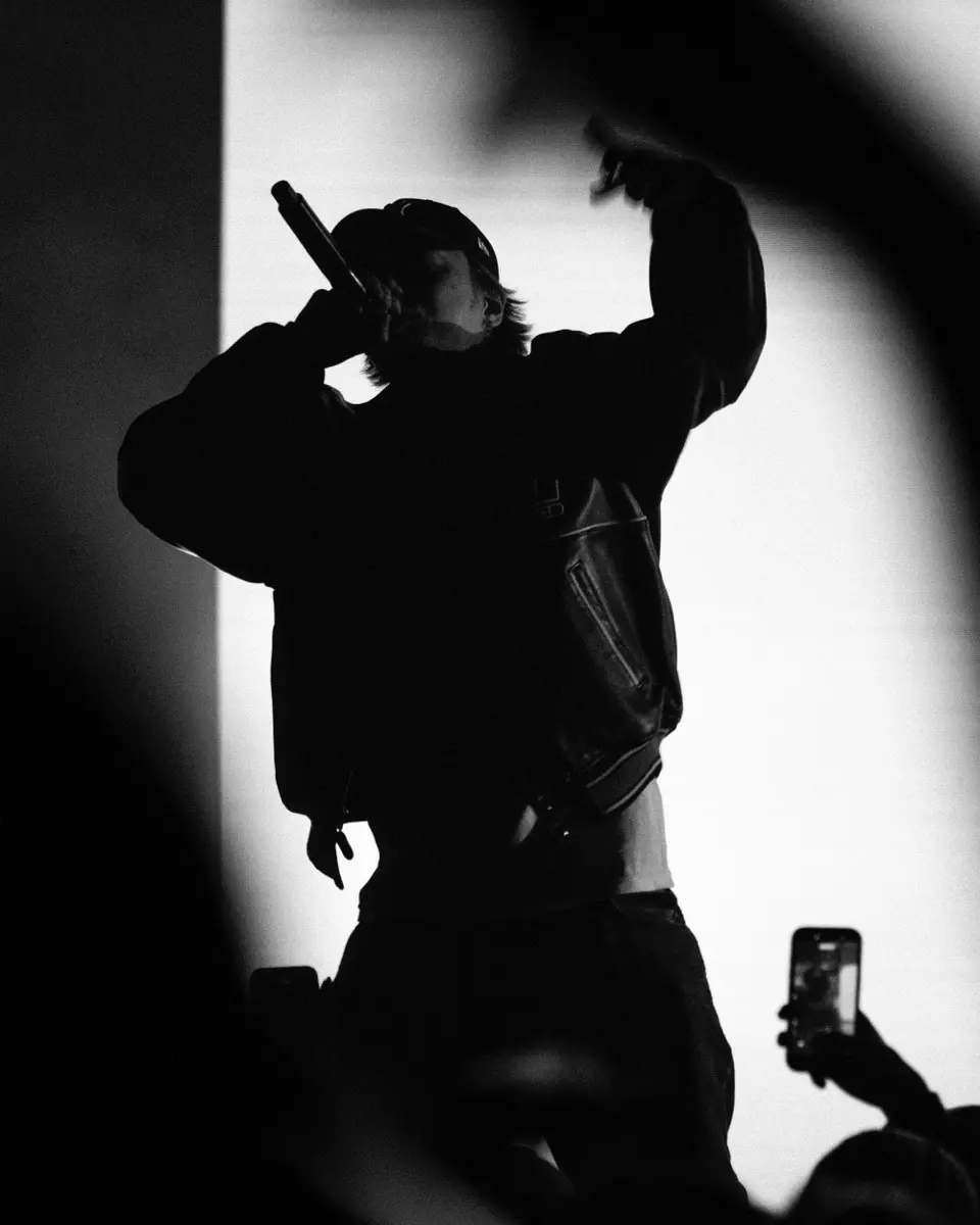 「and supported by Ploom」8