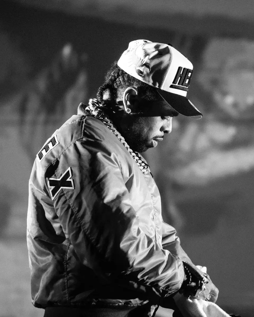 「and supported by Ploom」18